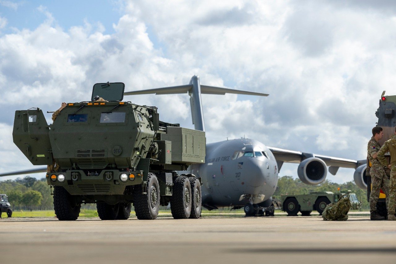 An Australian Army M142 HIMARS from 10th Brigade preparing to be loaded onto a U.S. Air Force C-17 Globemaster III 